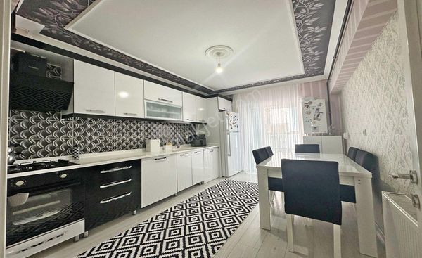  HİSAR'DA SİTE KOPSETİNDE MODEL TASARIMLI ŞIK 3+1 DAİRE