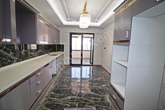   BEYLİKDÜZÜ YAKUPLU'DA 2+1 MERKEZİ KONUMDA SATILIK DAİRE