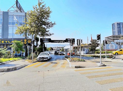  Bornova 3ncü Sanayide 135m2 Batarlı Sundurmalı Kiracılı Dükkan