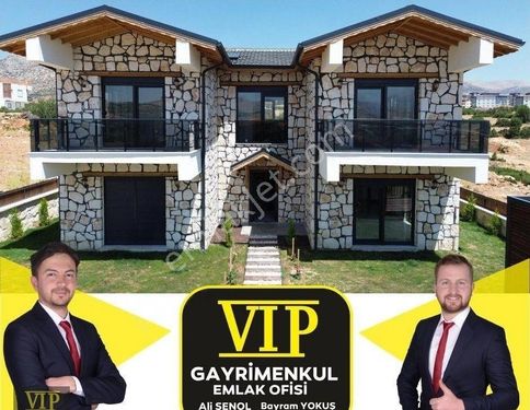 VIP GAYRİMENKUL'den JAKUZİLİ -TAŞ DUVARLI-SAUNALI ULTRA LÜX VİLLA