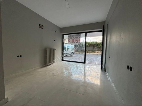 Alsancak Mimarsinan caddesinde Wc'li,Yerler Granit Kaplı,Yenilenmiş 15 M2 Kiralık Dükkan