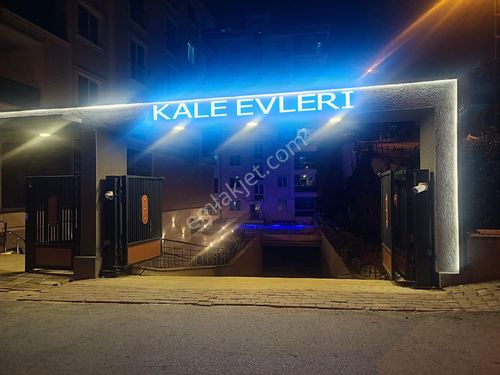 Beylikdüzü Adnan Kahveci Mahallesi'nde Kale Evleri sitesi kiralık 3+1 ebeveyn banyolu daire