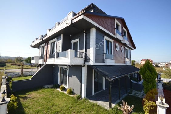  SAKARYA/KOCAALİ de müstakil bahçeli 3+1 sıfır villa 