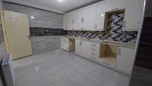 YENİDOĞAN MH CADDE ÜZERİNDE KİRALIK 4+1 DOĞALGAZLI DAİRE 