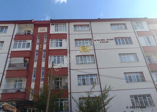 UMUT GAYRİMENKUL & İNŞAAT'DAN BARIŞ CADDESİ 3+1 ARAKAT BAKIMLI SATILIK DAİRE