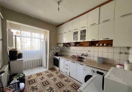 SELÇUKLU FATİH IŞIKLAR MAHALLESİ GENİŞ 2+1 ARAKAT SATILIK DAİRE