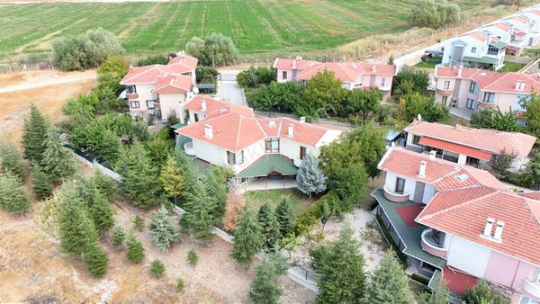  312 | İLKBAŞAK 92 SİTESİNDE KOMPLE YAPILI ÖNÜ AÇIK SATILIK VİLLA