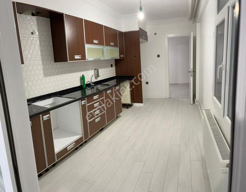 ÖZAL  BULVARINDA  HASARSIZ 170  M2  DOĞALGAZLI PARKELİ GENİŞ FERAH  KİRALIK DAİRE 