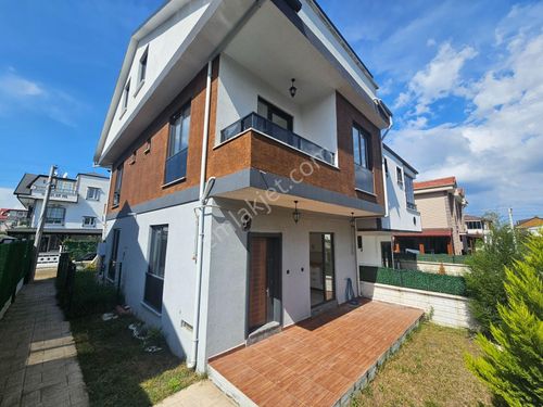  3+1 EBEVEYN BANYOLU ,BAHÇELİ ,DENİZE YAKIN VİLLA - VILLA FOR SALE