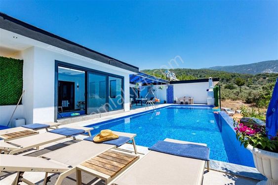  Kalkan'da Isıtmalı İç Özel Havuzlu Lüks Günlük Villa Tatili 