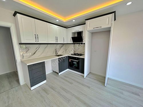  UYTUN'DAN AKÇAY ALTINKUM'DA KAPALI OTOPARKLI 1+1 SATILIK DAİRE