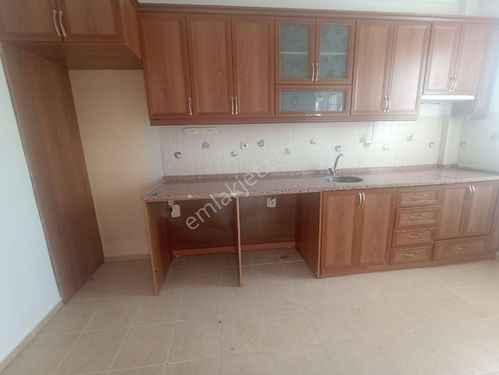 tasyaka merkezi konumda geniş ayrı mutfaklı 2+1 kiralık arakat daire