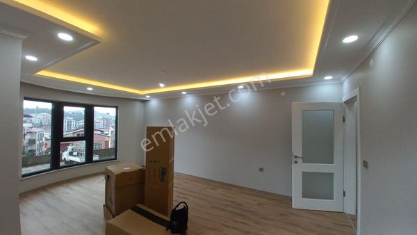 Rize Merkez Balkonlu Yüksek Giriş-125.m2-site İçi-3+1-sıfır Lüx Daire