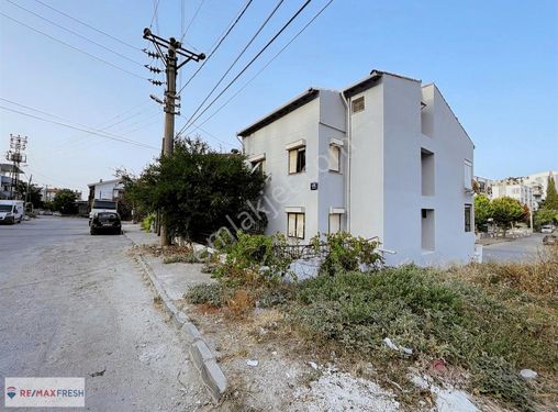 Urla Zeytinalanı'nda Teras Kullanımlı Satılık Daire