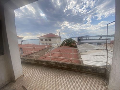  AYVALIK MERKEZ DE SATILIK DAİRE.DENİZE 50 METRE MESAFEDE.