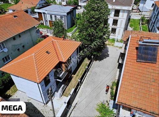 331 M2 KÖŞE ARSA İÇERİSİNDE MÜSTAKİL VİLLA HENDEK