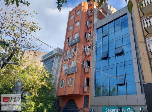 İzmit Merkez Yürüyüş Yolu Cepheli 3+1 Asansörlü Kiralık Ofis