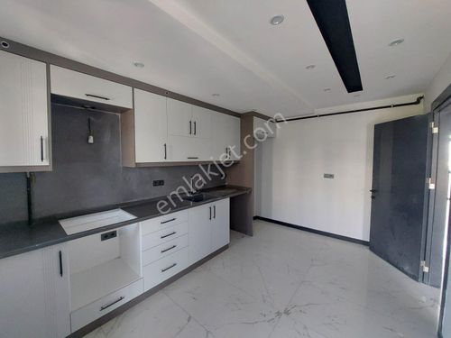 ŞEMİKLER MAHALLESİ CADDE ÜZERİ KİRALIK 2+1 DAİRE