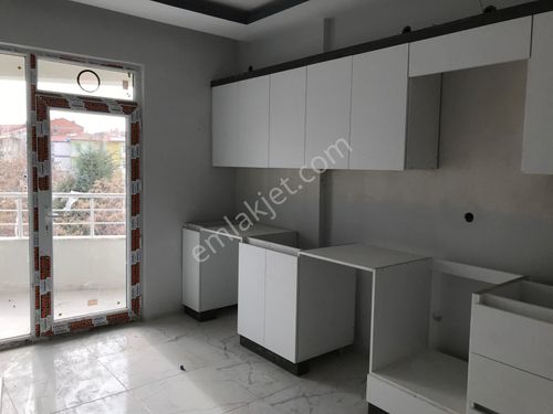  BAŞHARIK TAPU BİNASI ARKASINDA HASARSIZ 3 ODA 1 SALON DAİRE.