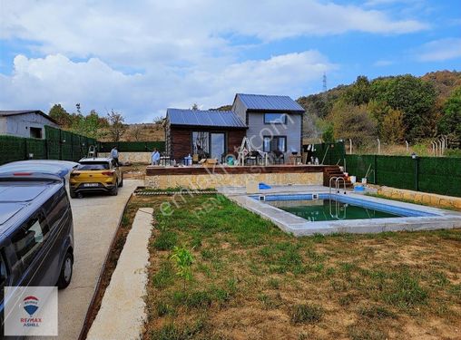 Ashill'den Yola Cephe Havuzlu Arsasıyla Satılık 2+1 Tiny House