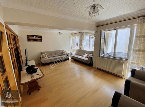 UĞUR GAYRİMENKUL'DEN İSTİKLAL CADDESİNDE SATILIK 2+1 DAİRE