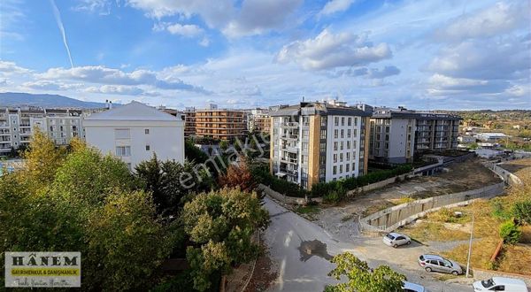 HANEMDEN ÇATALMEŞE SULTANSUYU CADDESİ ÜZERİNDE SIFIR BİNADA 3+1