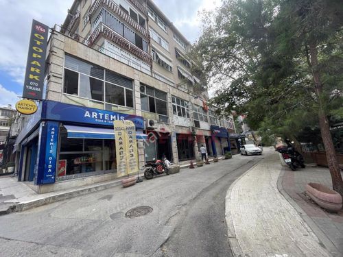 ÜSKÜDAR SELAMİ ALİ MAH AKTAŞ PASAJINDA SATILIK DEPOLU DÜKKAN