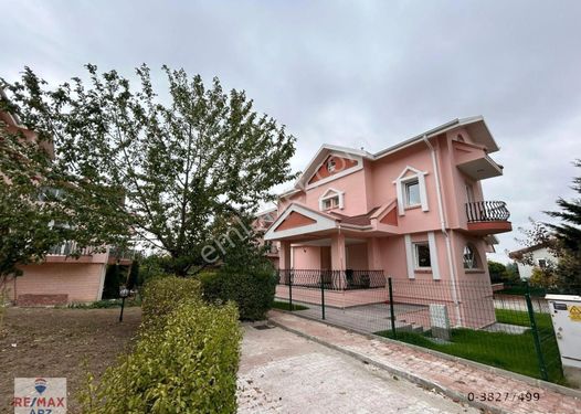 For Rent Çevregöl Parlement Sitesi 1.etap Lüks Yapılı Villa