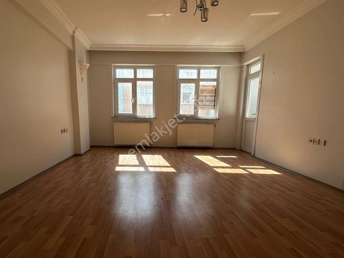 Bağcılar Güneşli Mahallesi Kiralık 3+1 Daire 2005 Yılı Yapımı