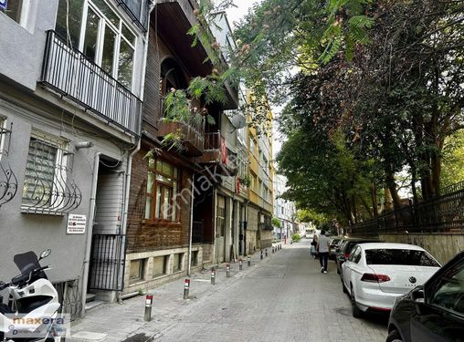 BAKIRKÖY KARTALTEPE DE PARK MANZARALI 1.KAT 65M2 2+1