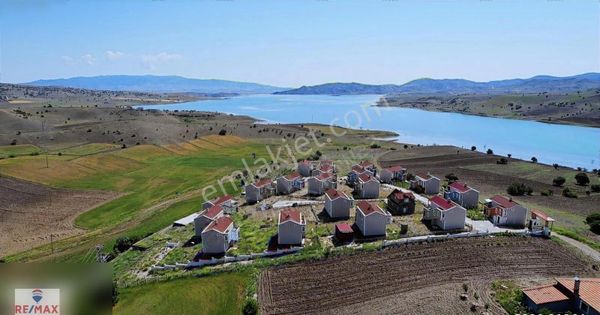 ÇUBUKTA BARAJ GÖLÜ MANZARALI SATILIK VİLLA