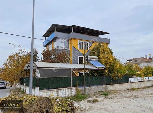 Mimarsinan Bahçelievler'de 3 Katlı Satılık Villa - Tramvay Sıfır