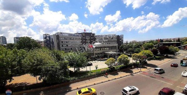 Kadıköy Belediyesinin Karşısında İçi Yapılı&otoparklı Ofis