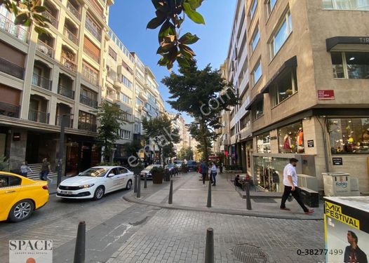 NİŞANTAŞI ABDİ İPEKÇİ CADDESİ'NE CEPHELİ BİNADA SATILIK MAĞAZA