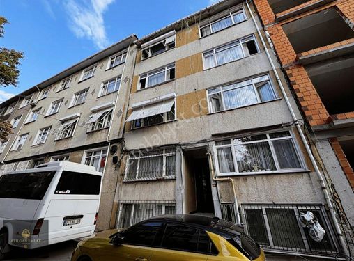 Üsküdar Valide-i Atik'de 4. Kat 2+1 Balkonlu Ferah Satılık Daire