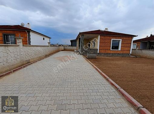 Cm Emlak Kemerhisar Çayır 2+1 Yazlık 550 M2 Arsa İçinde