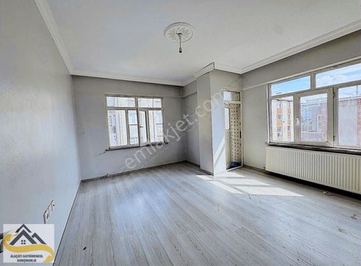 ALAÇATI DAN YUNUS EMRE MAH.NDE SATILIK 3.KAT 85 m2 KELEPİR DAİRE