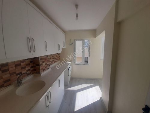 Balçova Korutürk te 2+1 Temiz Kiralık Daire