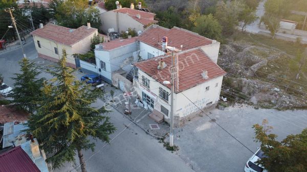 Niğde Merkez Fertek Anayol Cepheli Müstakil Ev Ve Satılık Dükkan