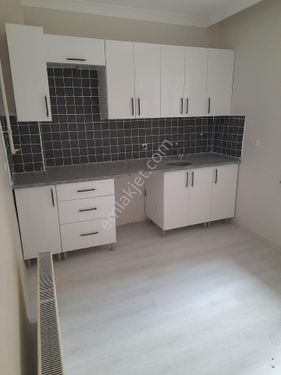  LÜLEBURGAZ ÖZERLER MAH. ARA KAT  2+1 SATILIK DOĞALGAZLI DAİRE