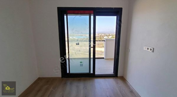 ÇEŞME AYSARANDA MEVKİİNDE SATILIK FUL DENİZ MANZARALI 2+1 DAİRE