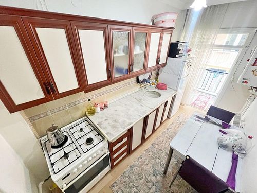 GATA'YA YÜRÜME MESAFESİNDE 2+1 L SALON KAT KONUMUNDA DAİRE..!