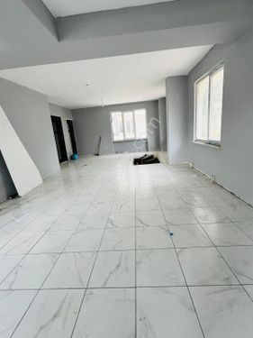  Çayırova Merkezde 1000 m2 Kiralık Dükkan