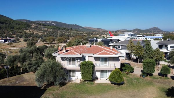 Güzelbahçe’de Site İçerisi﻿nde 1020 M2 Arsa Paylı Müstakil Villa