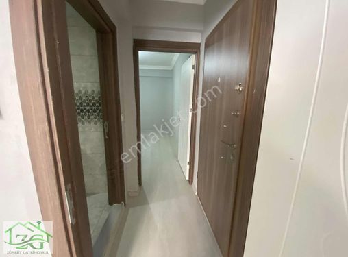 ÇARŞI MERKEZDE SATILIK BALKONLU GENİŞ 1+1 DAİRE