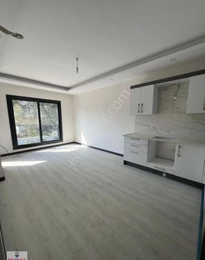 YENİ MAHALLEDE ANAYOL ÜZERİ  1+1 SATILIK DAİRE