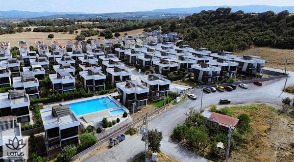 ÇANAKKALE DARDANOS'DA SATILIK 3+1 HAVUZLU SİTE İÇİNDE VİLLA