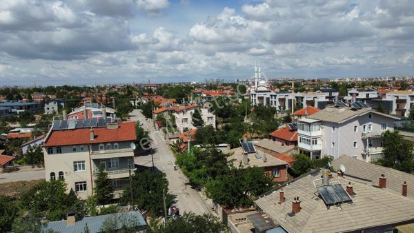  LALEBAHÇE'DE İÇİNDE MÜSTAKİL EVİMİZ SATILIKTIR