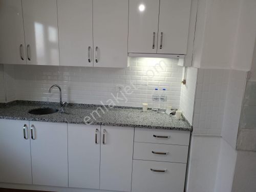  yavruturna mahallesi cengiz topel caddesi no:23/4 adresinde 5+1 daire kiralıktır