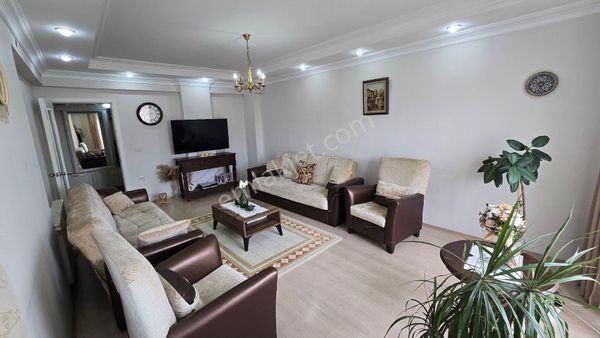 DADAŞ EMLAKTAN 3+1 EBEVEYN BANYOLU 135 m2 ASANSÖRLÜ OTOPARKLI MASRAFSIZ DONANIMLI SATILIK DAİRE.